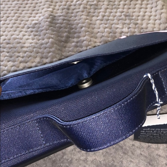 Vineyard Vines Toiletry Case - Picture 5 of 5